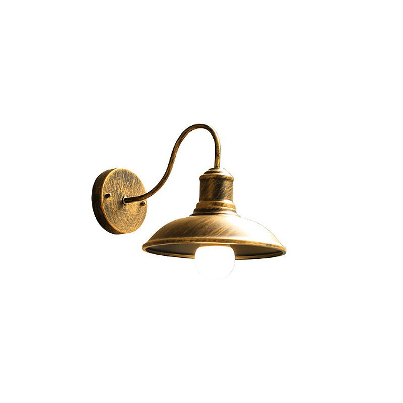 Lámpara de pared exterior curva de hierro impermeable Retro Loft Dome 1 luz | Brehn