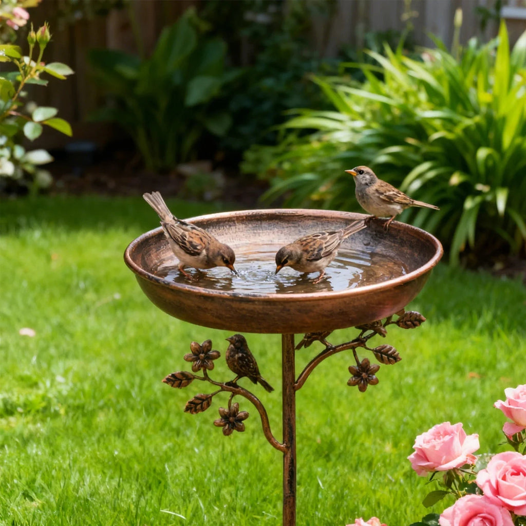 Fuente para pájaros de jardín con piquete de metal en aspecto vintage cobre
