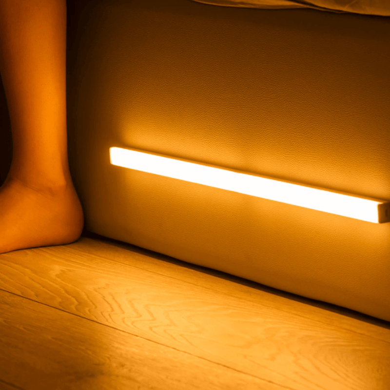 Lámpara LED con sensor de movimiento recargable – Eficiente en energía y alimentada por USB