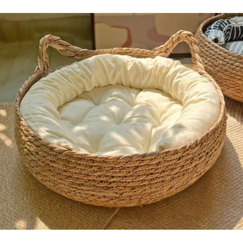 PurrNest – Cesta para Gatos Tejida a Mano con Cojín de Felpa