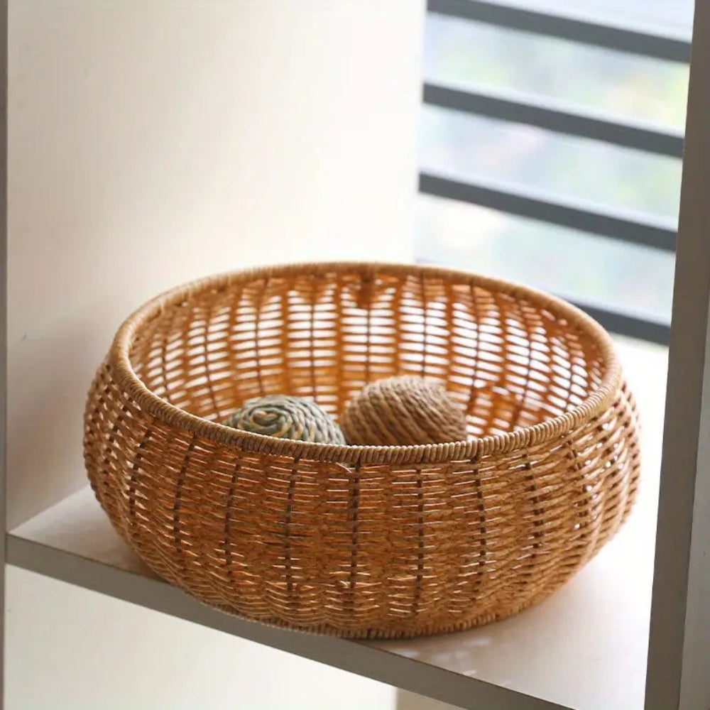 Cesta de Ratan Tejida en Forma de Cúpula con Tapa