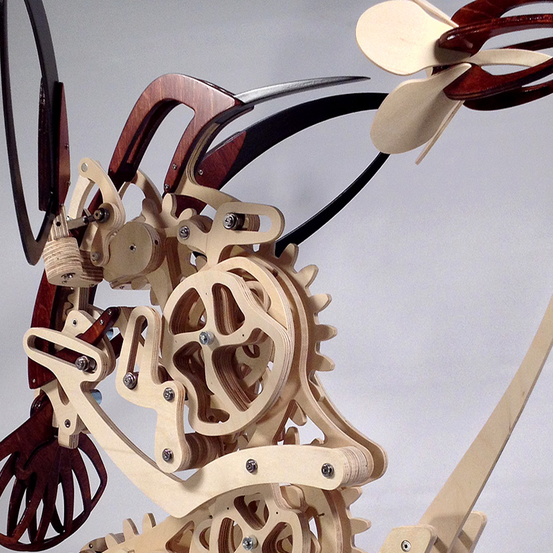 BowLift | Escultura cinética de colibrí de madera