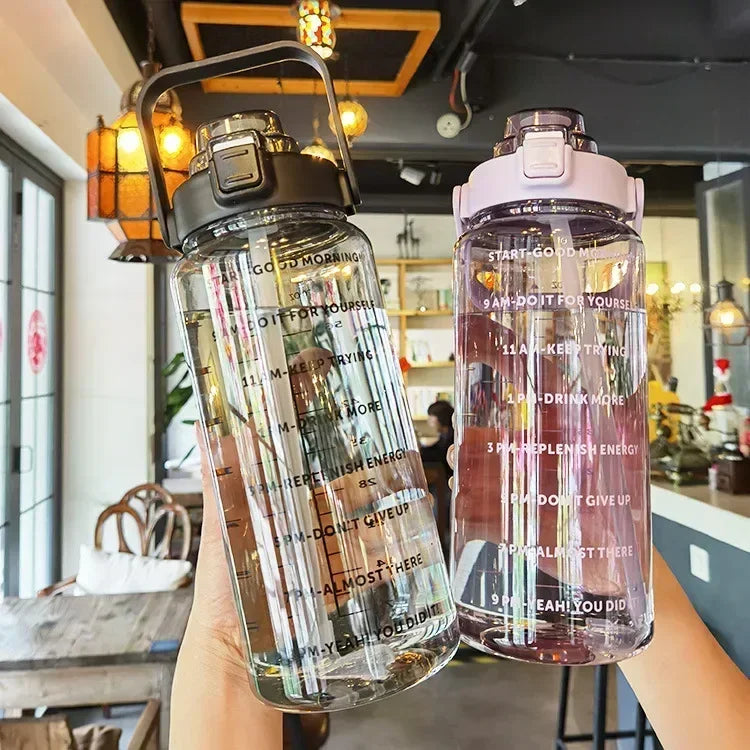 Botella de Agua Deportiva Portátil de 2L con Popote y Marcas de Tiempo