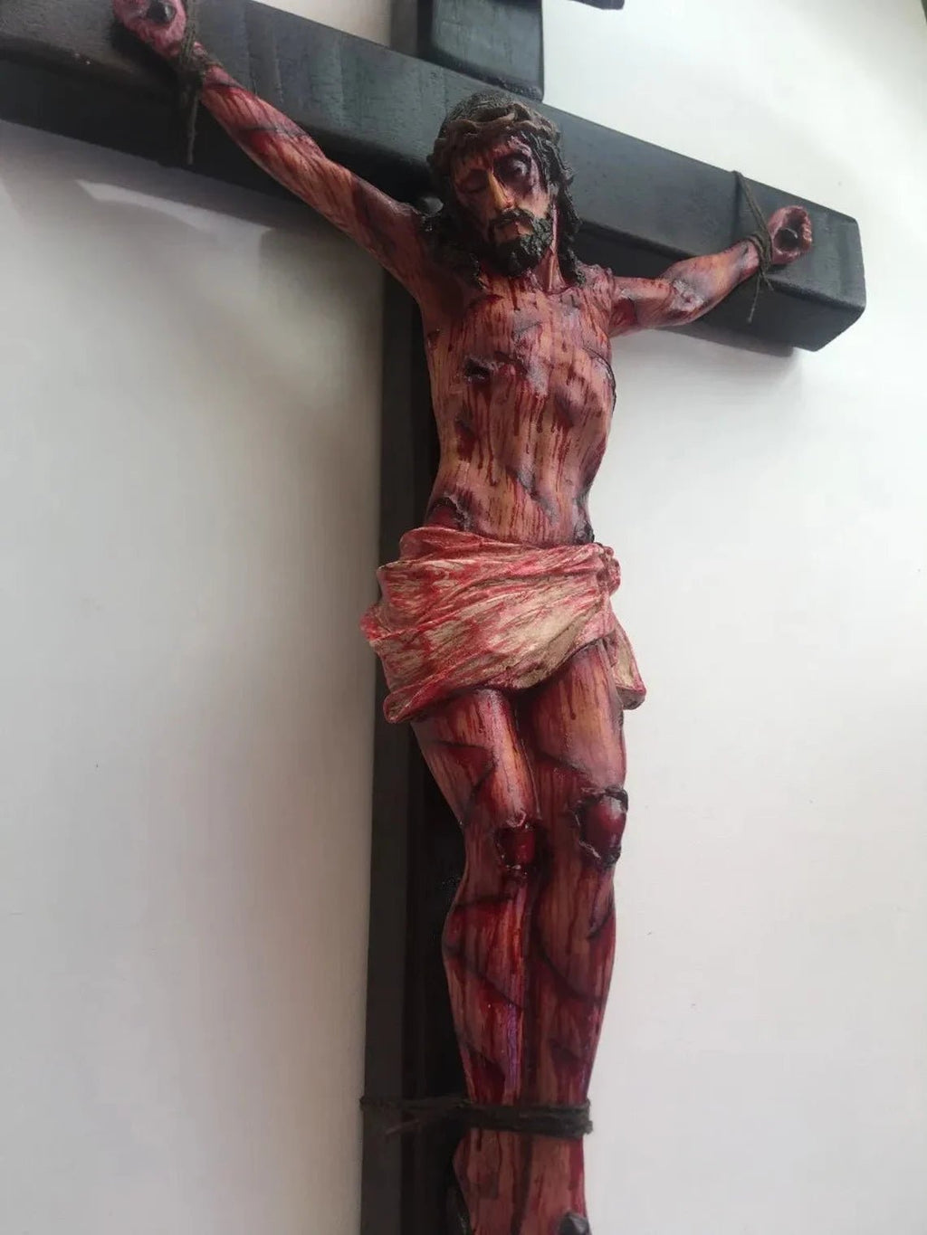 Lisslune | Hecho a Mano - Cruz Realista de Cristo