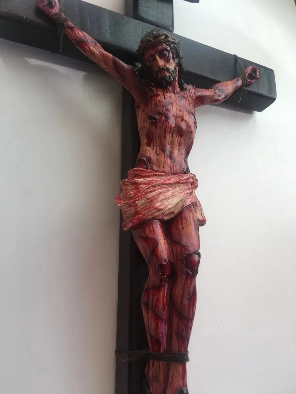 Lisslune | Hecho a Mano - Cruz Realista de Cristo
