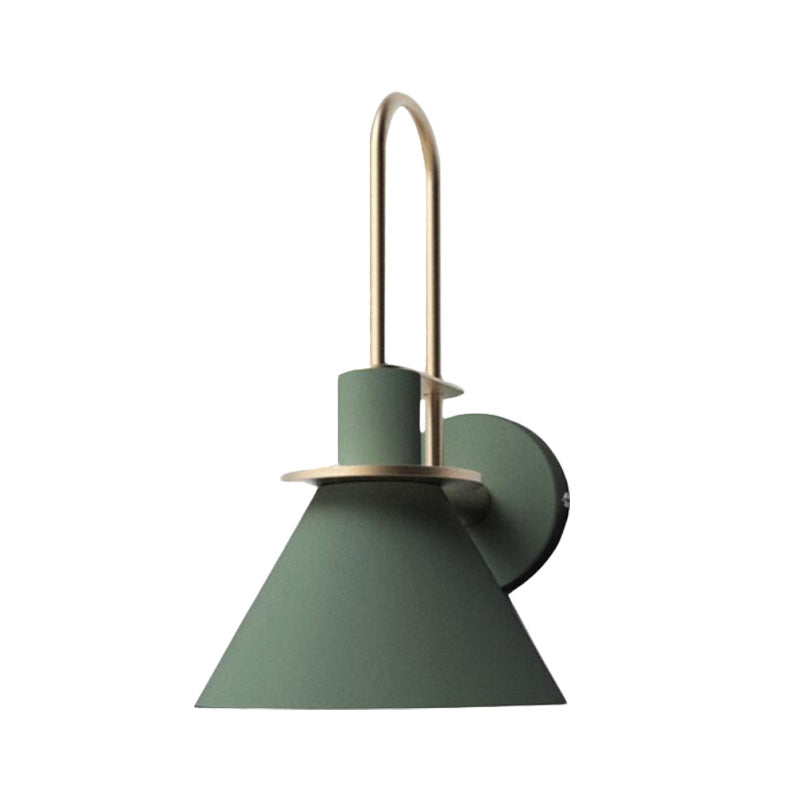 Lámpara de pared antigua de 1 luz con cono de metal, montaje en pared en blanco/negro/verde con asa para mesita de noche | Brehn