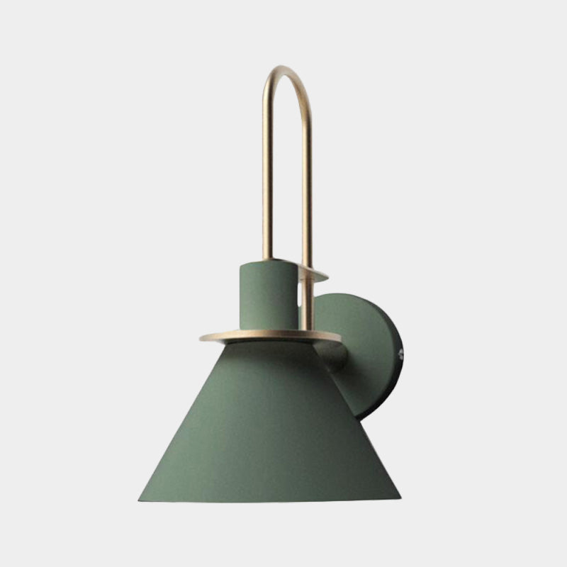 Lámpara de pared antigua de 1 luz con cono de metal, montaje en pared en blanco/negro/verde con asa para mesita de noche | Brehn