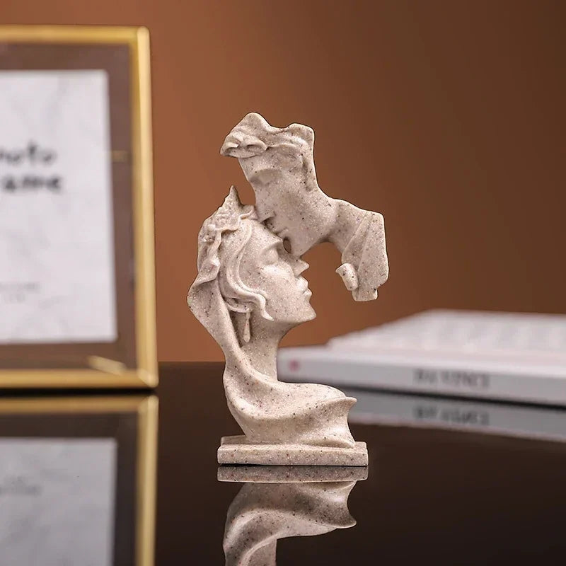 HeartHaven - Mini Estatua de Amor con Diseño Decorativo