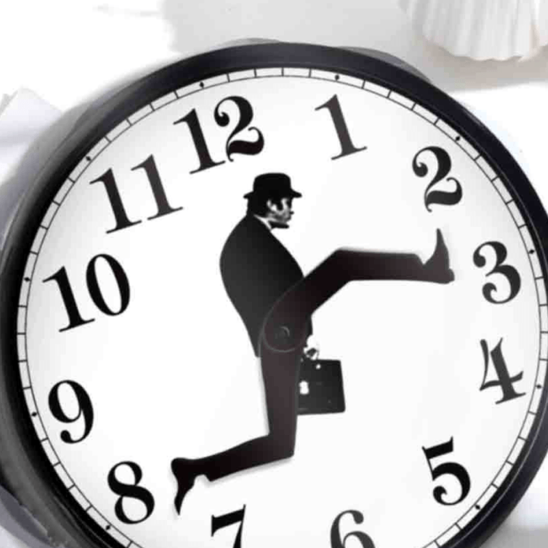 Reloj de Pared del Ministerio de Caminatas Ridículas