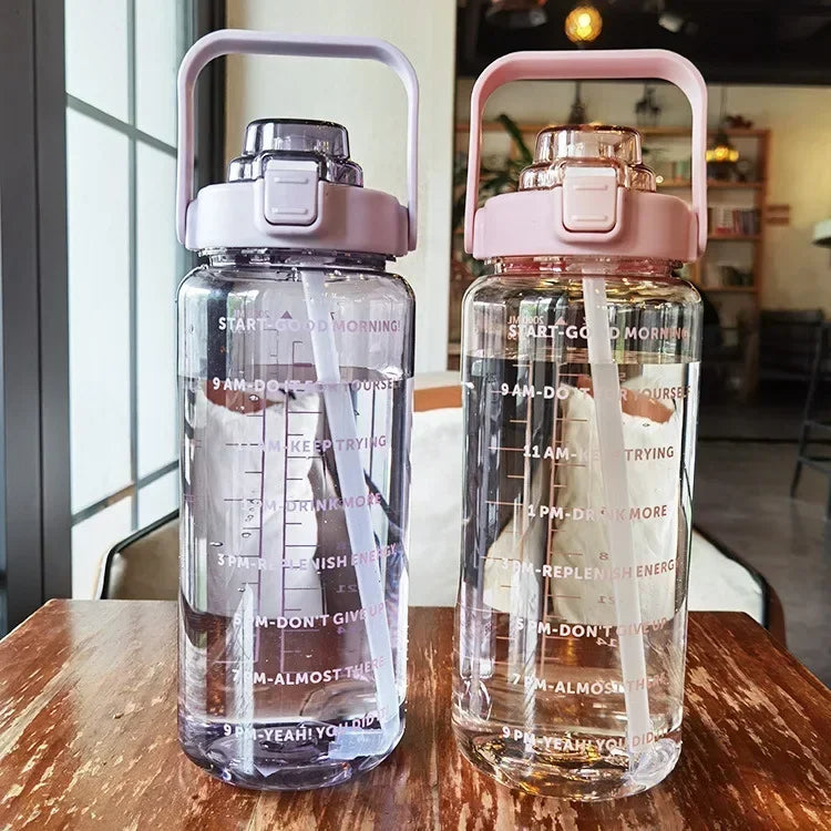 Botella de Agua Deportiva Portátil de 2L con Popote y Marcas de Tiempo
