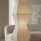 Lámpara de Suelo Escultural Taki – Lámpara de Suelo de Papel Japonés Hecha a Mano para Interiores Modernos