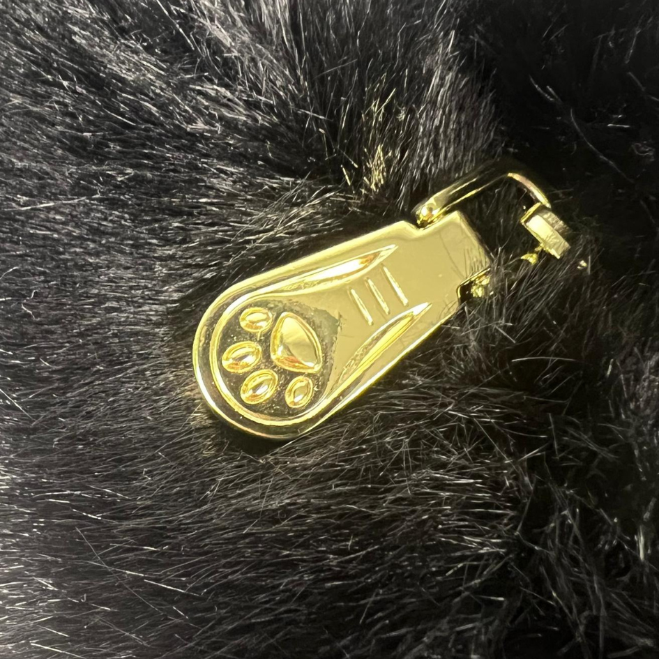 Una bolsa de gato realista que causa sensación en todas partes
