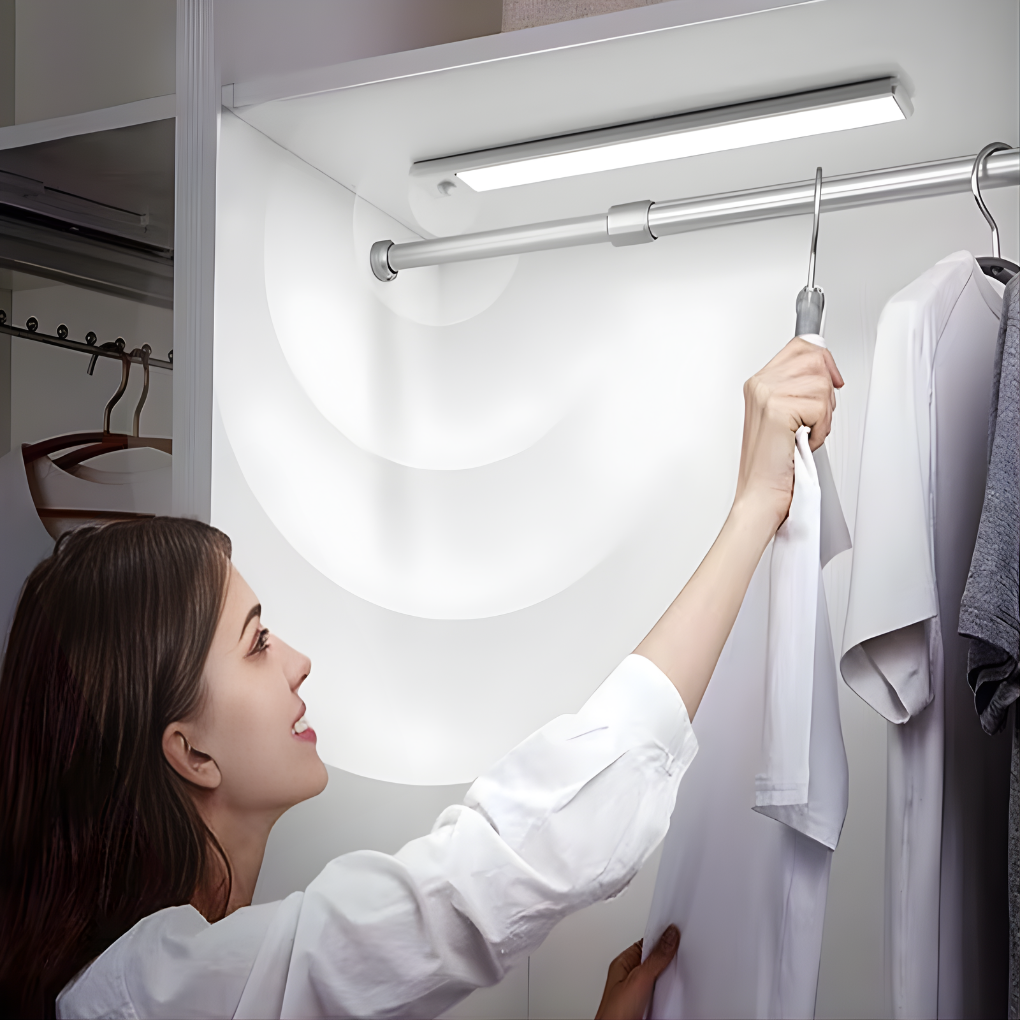 Luces LED recargables para armario con sensor