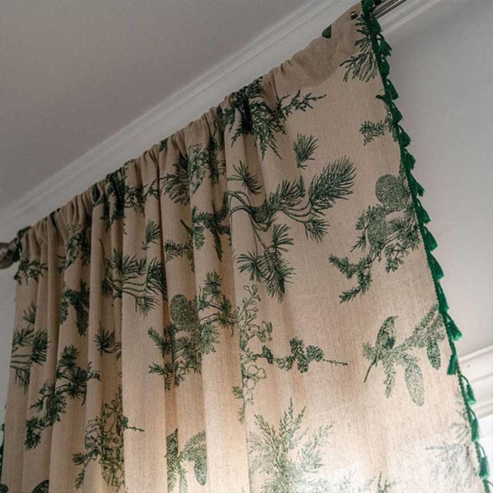Cortina con Diseño de Pájaro en Pino Verde y Borlas