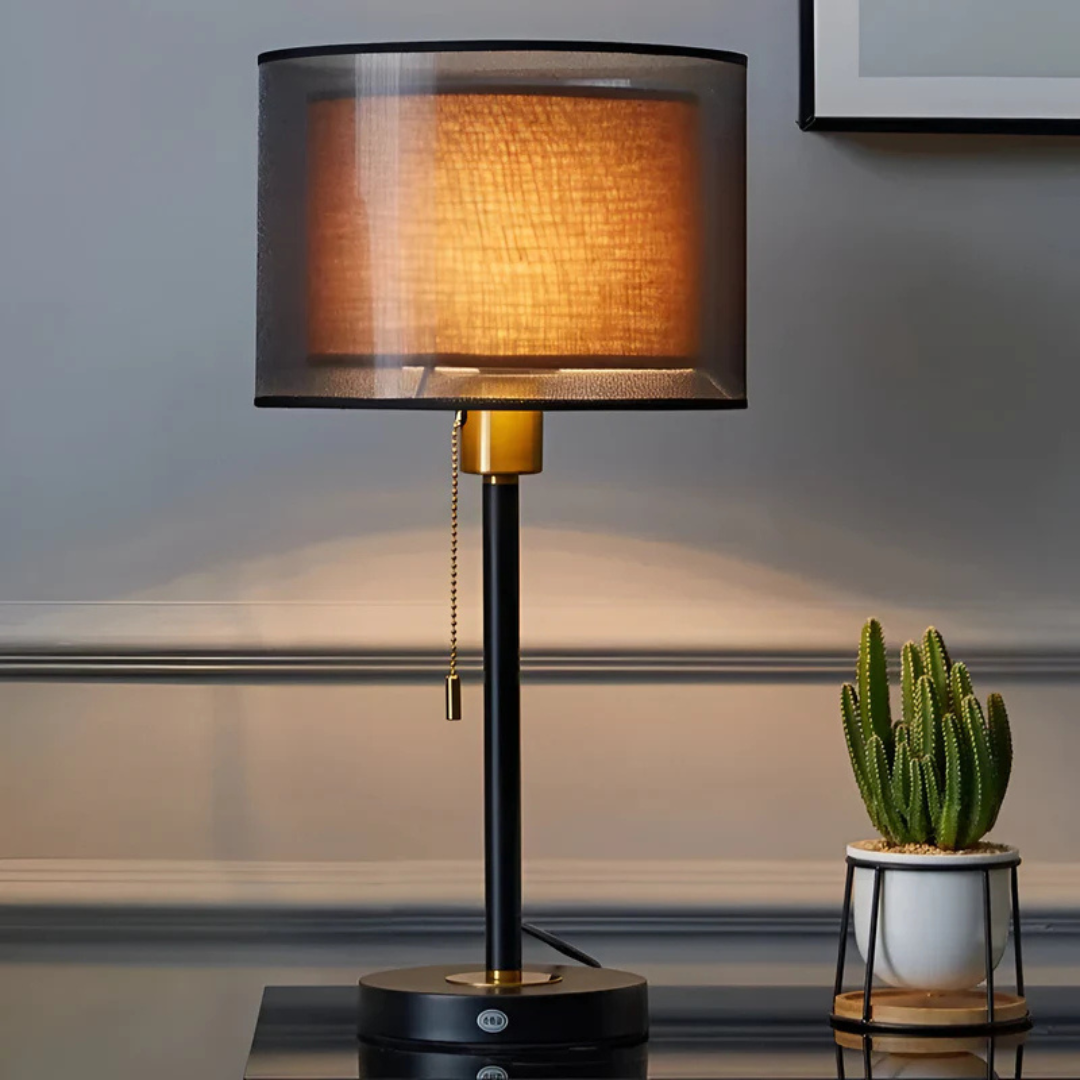 Serenya | Lámpara de mesa moderna con pantalla de tela