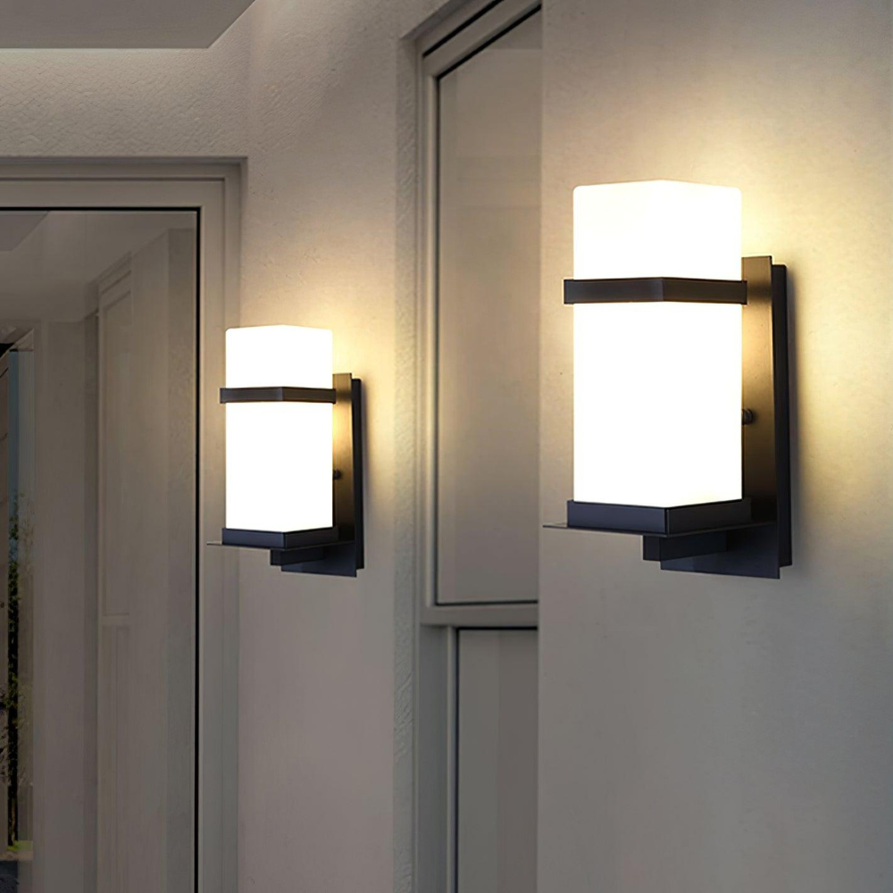 Lámpara de Pared Exterior Elegante - Aplique de Metal Impermeable IP65 para Patios y Jardines