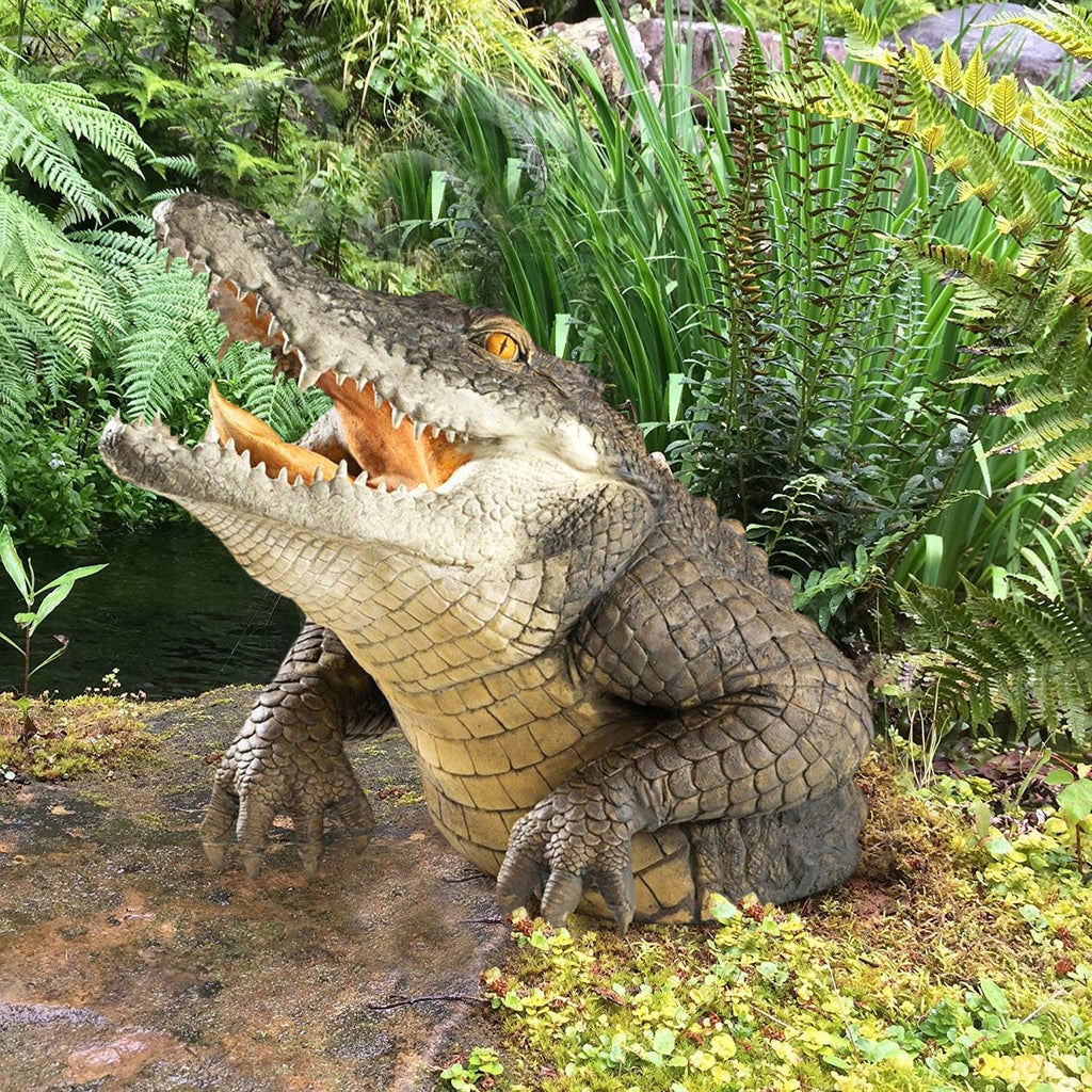 Kalsten | Estatua de Cocodrilo en el Jardín