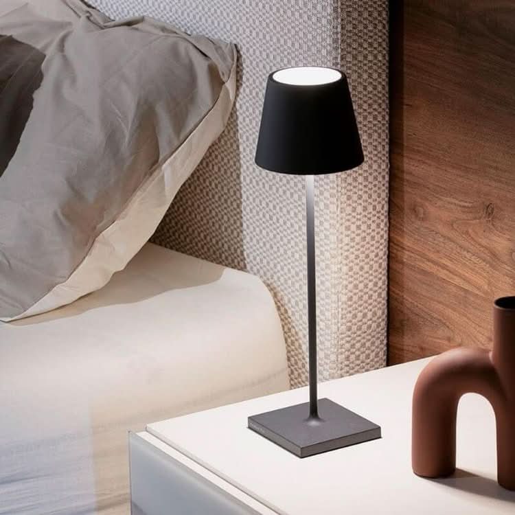 Lámpara de mesa portátil y sin cables para una iluminación elegante