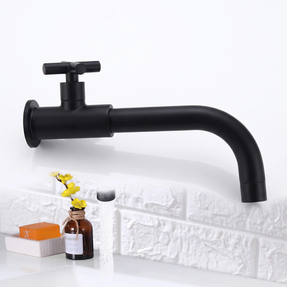 Grifo de baño contemporáneo montado en la pared con manijas cruzadas de acero inoxidable