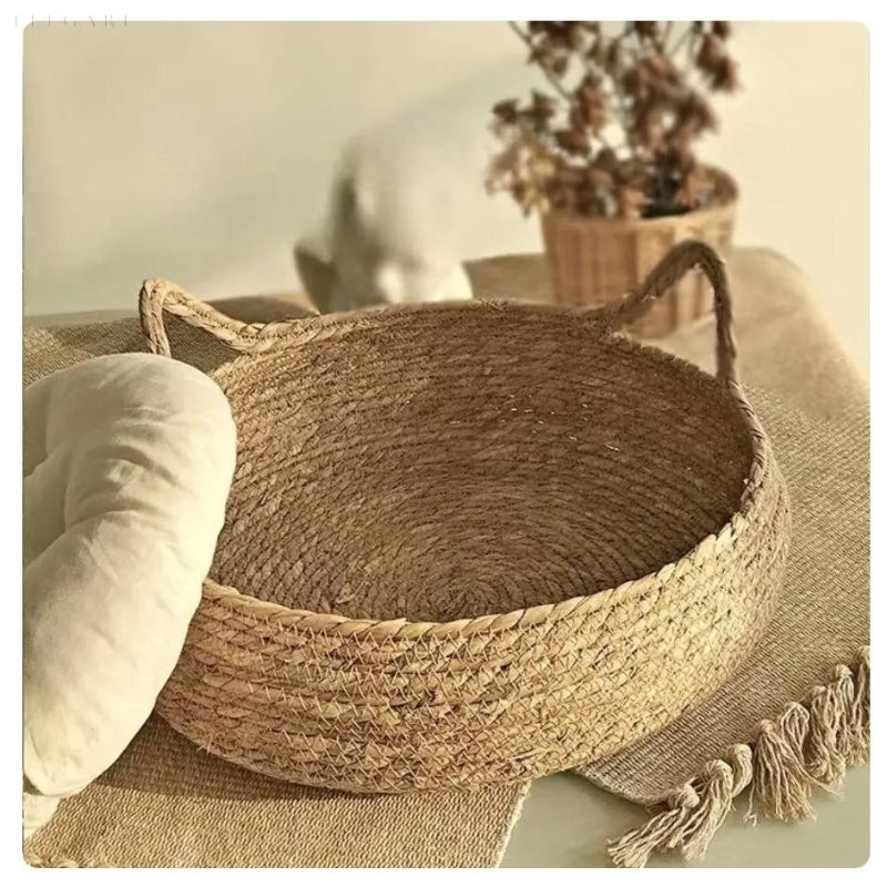 PurrNest – Cesta para Gatos Tejida a Mano con Cojín de Felpa