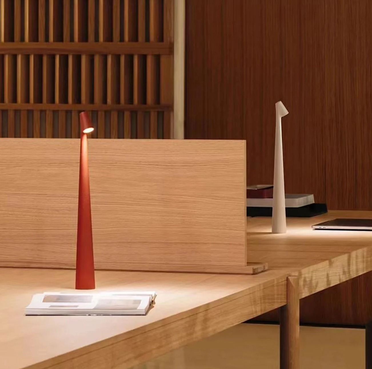Lámpara de Mesa LED Inalámbrica con Función de Regulación Táctil