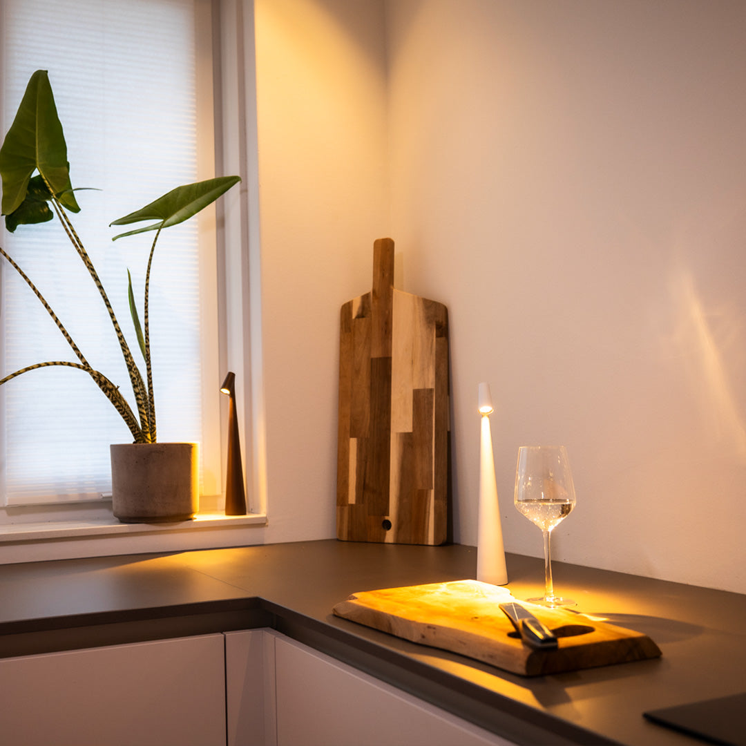 Lámpara de mesa LED inalámbrica – regulable y recargable