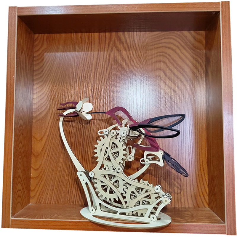 BowLift | Escultura cinética de colibrí de madera