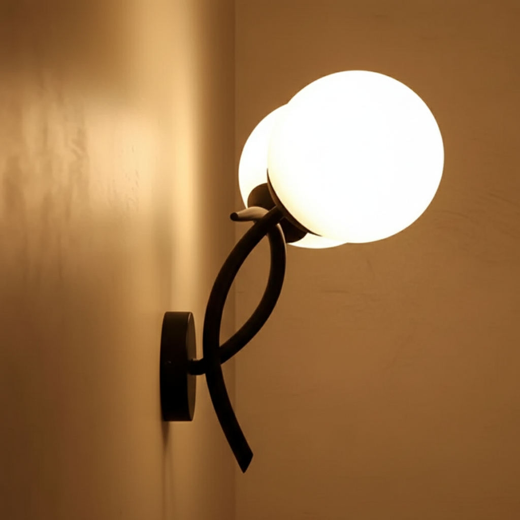 Aplique de Pared de Hierro Moderno con Acento de Esfera de Vidrio Doble para Dormitorios y Pasillos