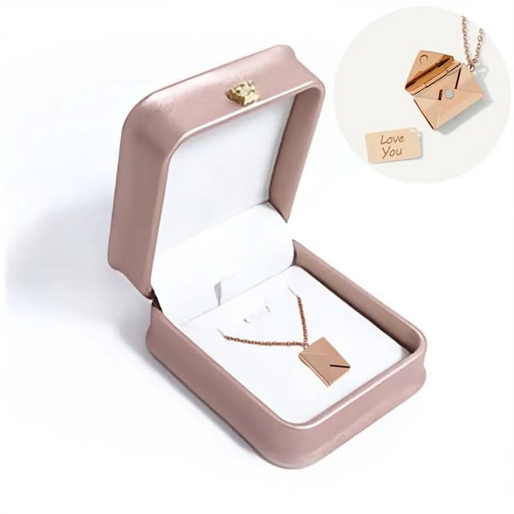 Collar de sobre secreto con un mensaje de amor oculto
