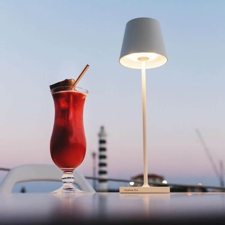 Lámpara de mesa portátil y sin cables para una iluminación elegante