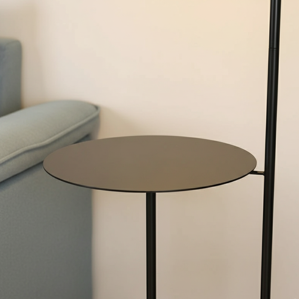 NordHalo Arc | Lámpara de Pie Escandinava Moderna y Elegante con Mesa Lateral