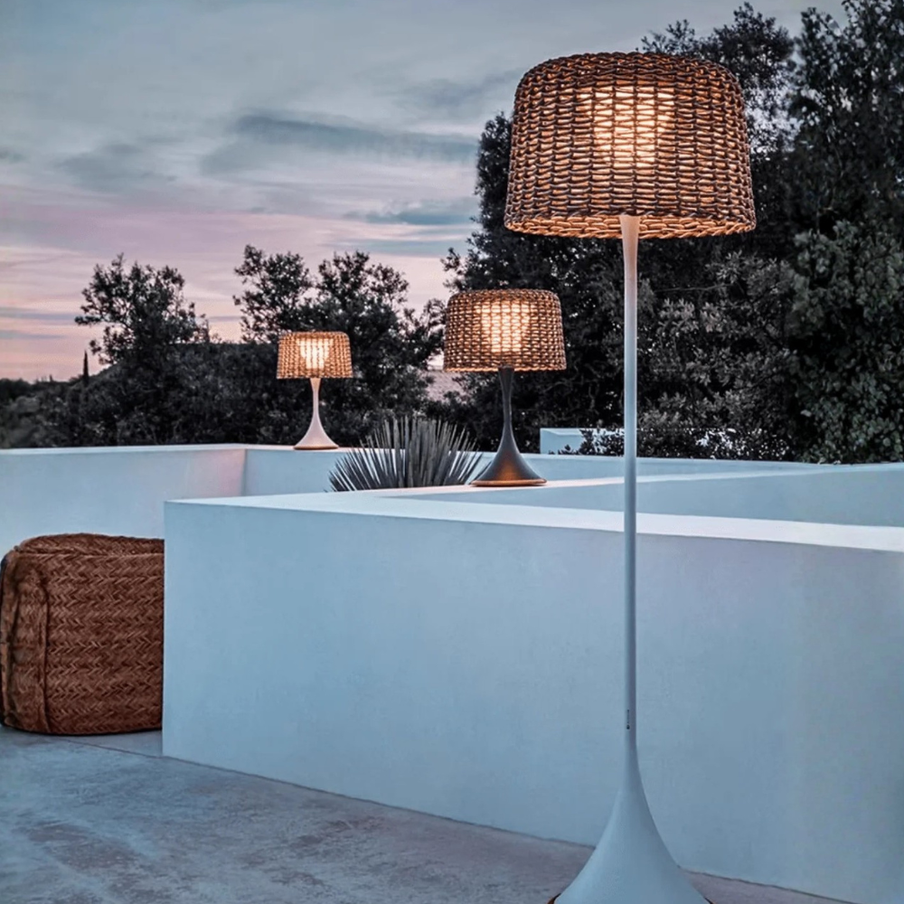 Lámpara de Suelo Solar Exterior Elegante | Luz de Jardín LED de Rattan Impermeable