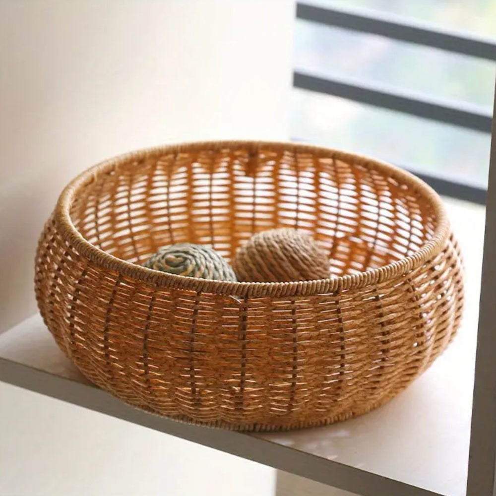 Cesta de Ratan Tejida en Forma de Cúpula con Tapa