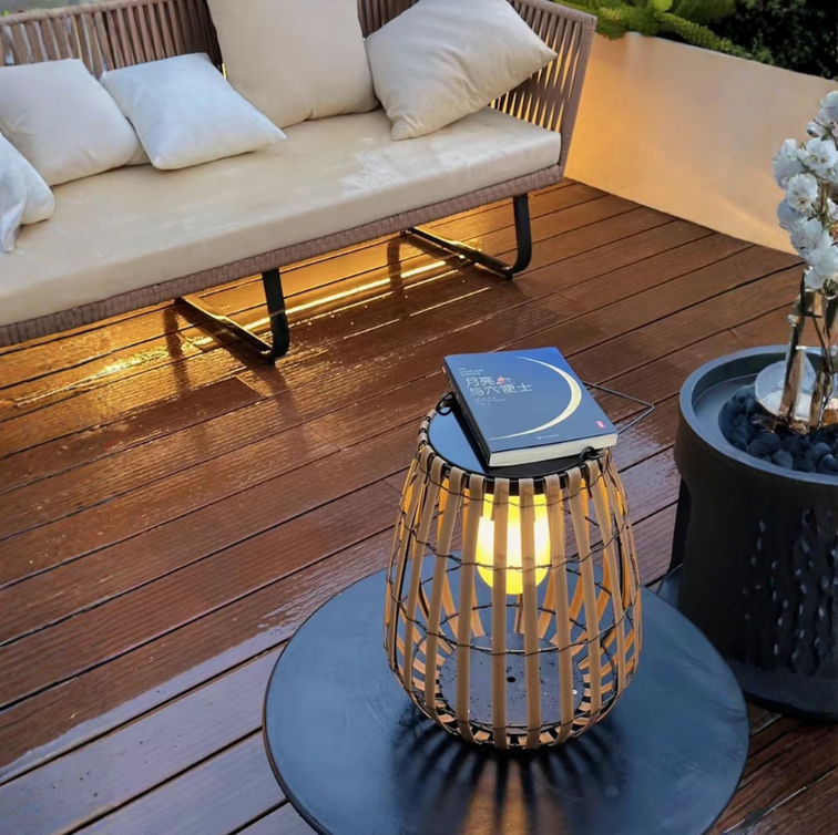 Lámpara de Suelo Solar de Rattan para Exteriores | Decoración de Iluminación para Patio y Jardín a Mano