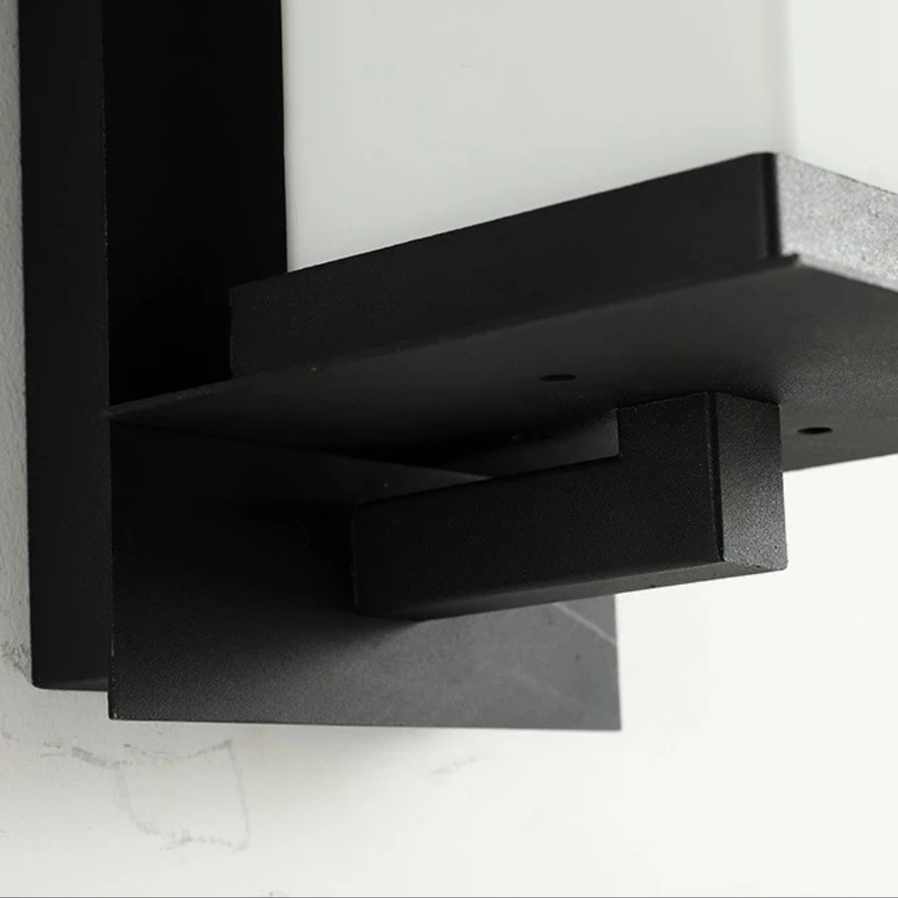 Lámpara de Pared Exterior Elegante - Aplique de Metal Impermeable IP65 para Patios y Jardines