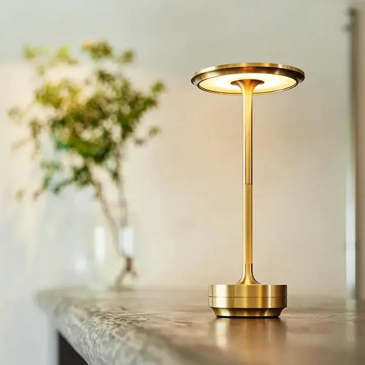 Lumora | Lámpara de mesa LED minimalista