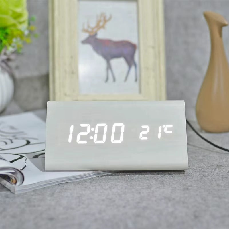 Despertador Digital Moderno con Pantalla LED de Aspecto de Madera y Control por Voz