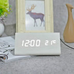 Despertador Digital Moderno con Pantalla LED de Aspecto de Madera y Control por Voz