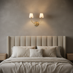Aplique de Pared Doble Cadence con Brazos de Latón y Pantallas de Tela