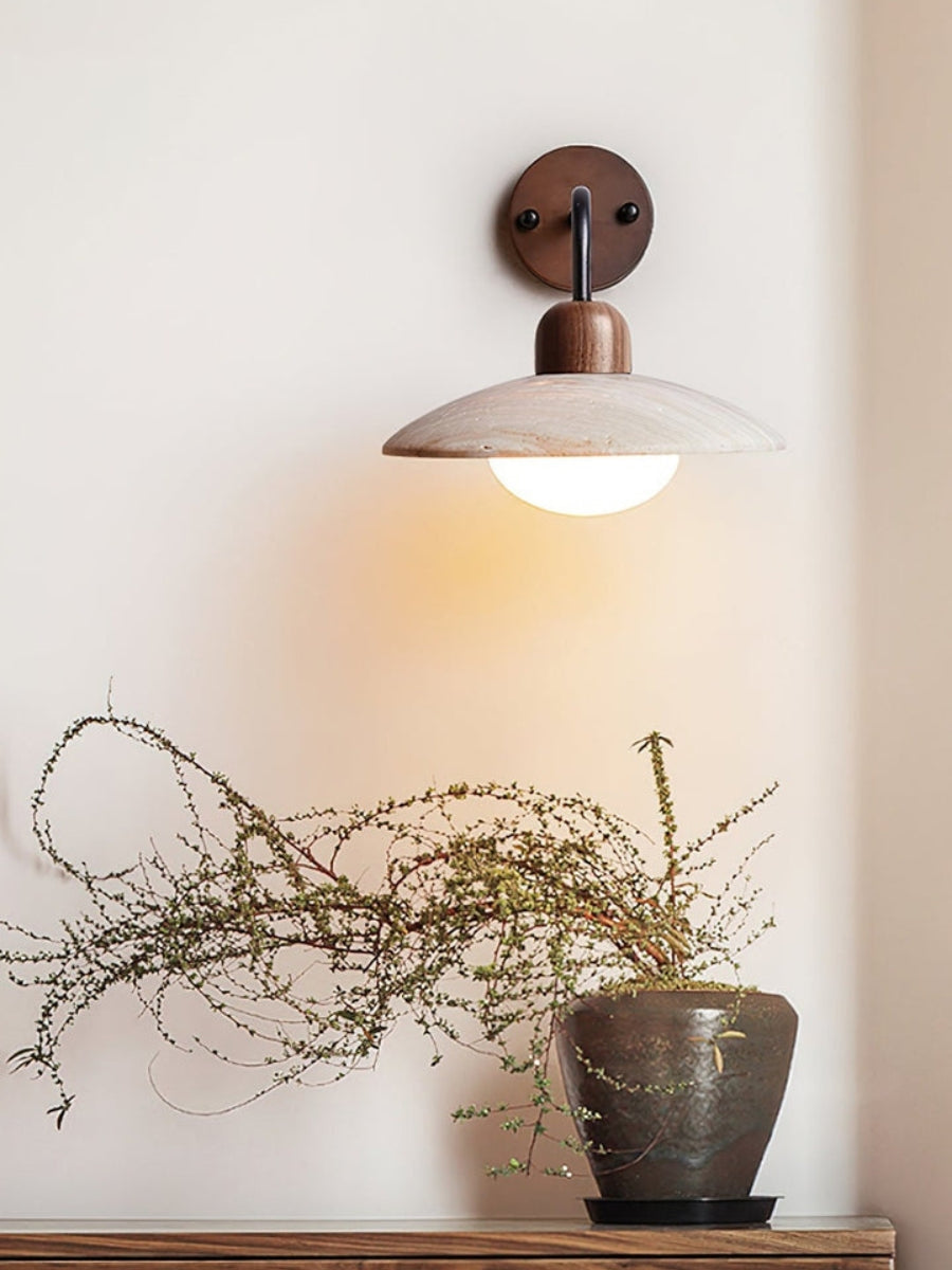 Aplique de Travertino Moderno – Forma de Disco con Elementos de Madera y Metal