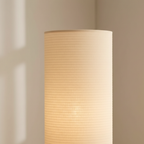 Hajime — Lámpara de Pie Tradicional Japonesa Elegante con Pantalla de Tela Blanca para Sala de Estar