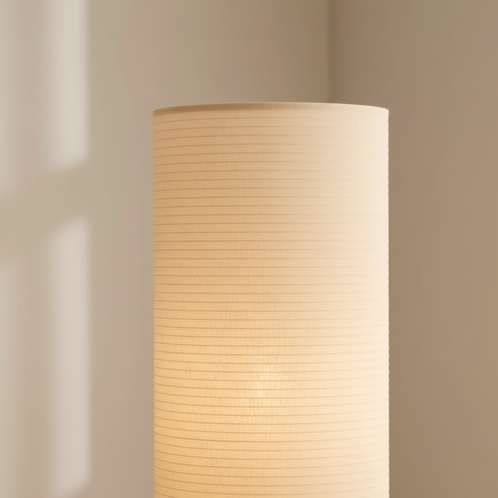 Hajime — Lámpara de Pie Tradicional Japonesa Elegante con Pantalla de Tela Blanca para Sala de Estar