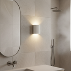 Luz de Pared Escultural Estriada Stria - Aplique Moderno de Resina para Iluminación Ambiental