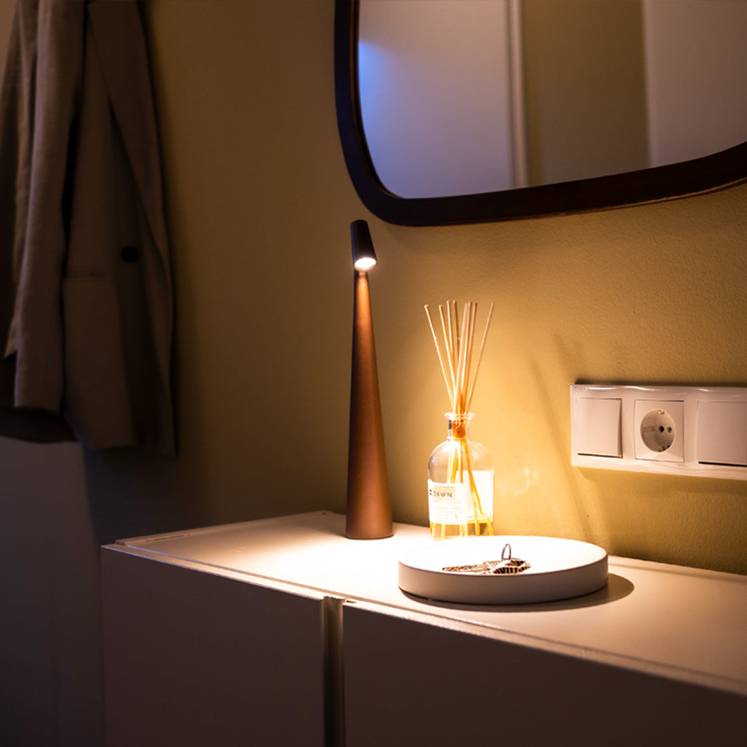 Lámpara de mesa LED inalámbrica – regulable y recargable
