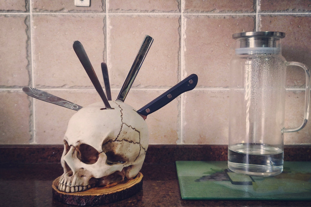 Skully - Soporte para cuchillos con calavera gótica