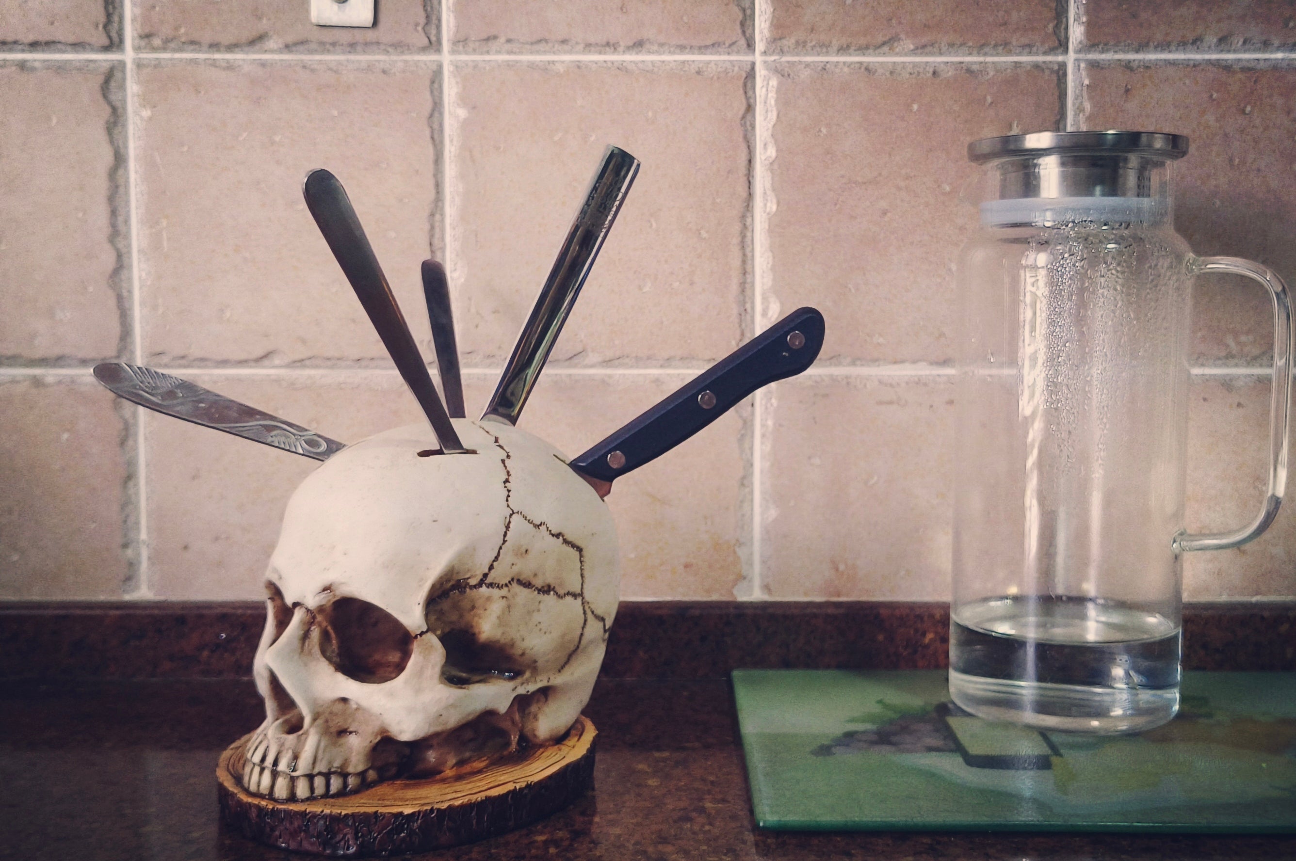 Skully - Soporte para cuchillos con calavera gótica