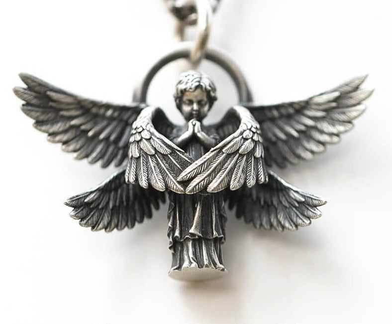Collar con colgante de ángel