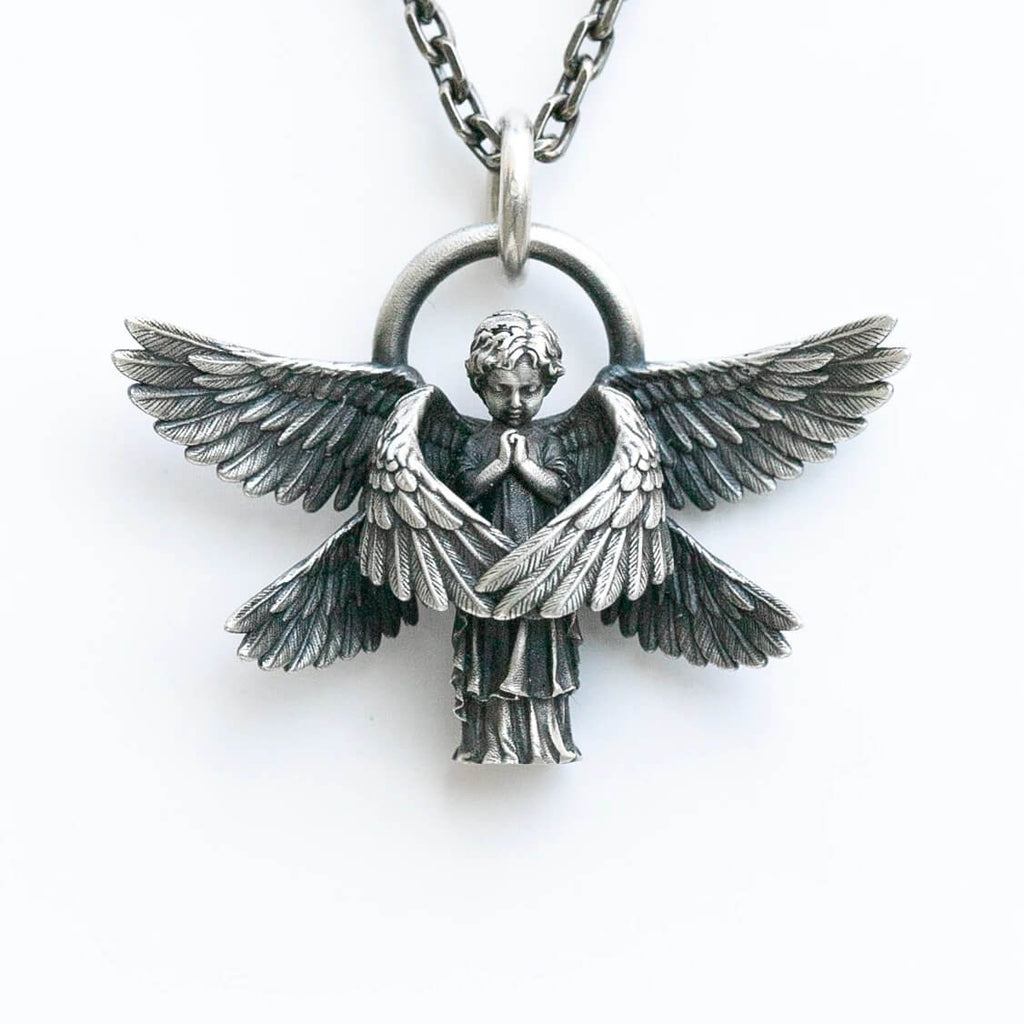 Collar con colgante de ángel