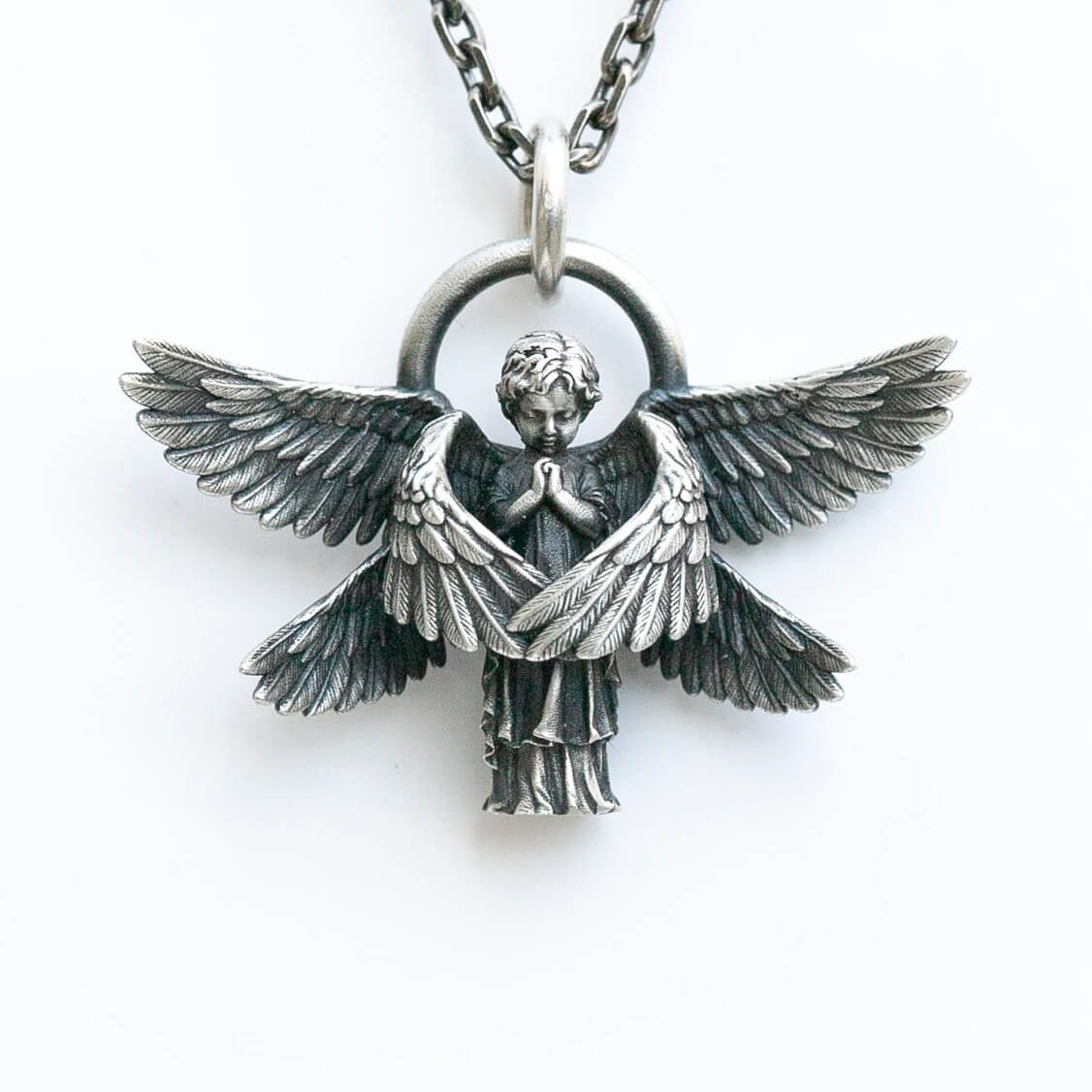 Collar con colgante de ángel