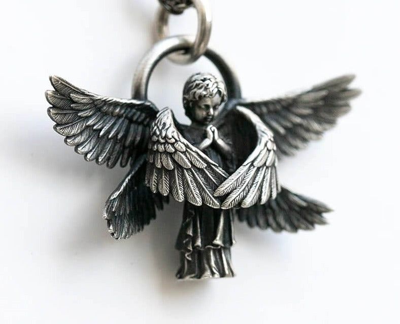 Collar con colgante de ángel